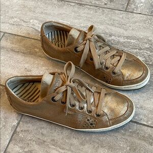 Taos “Freedom” style soft gold sneakers